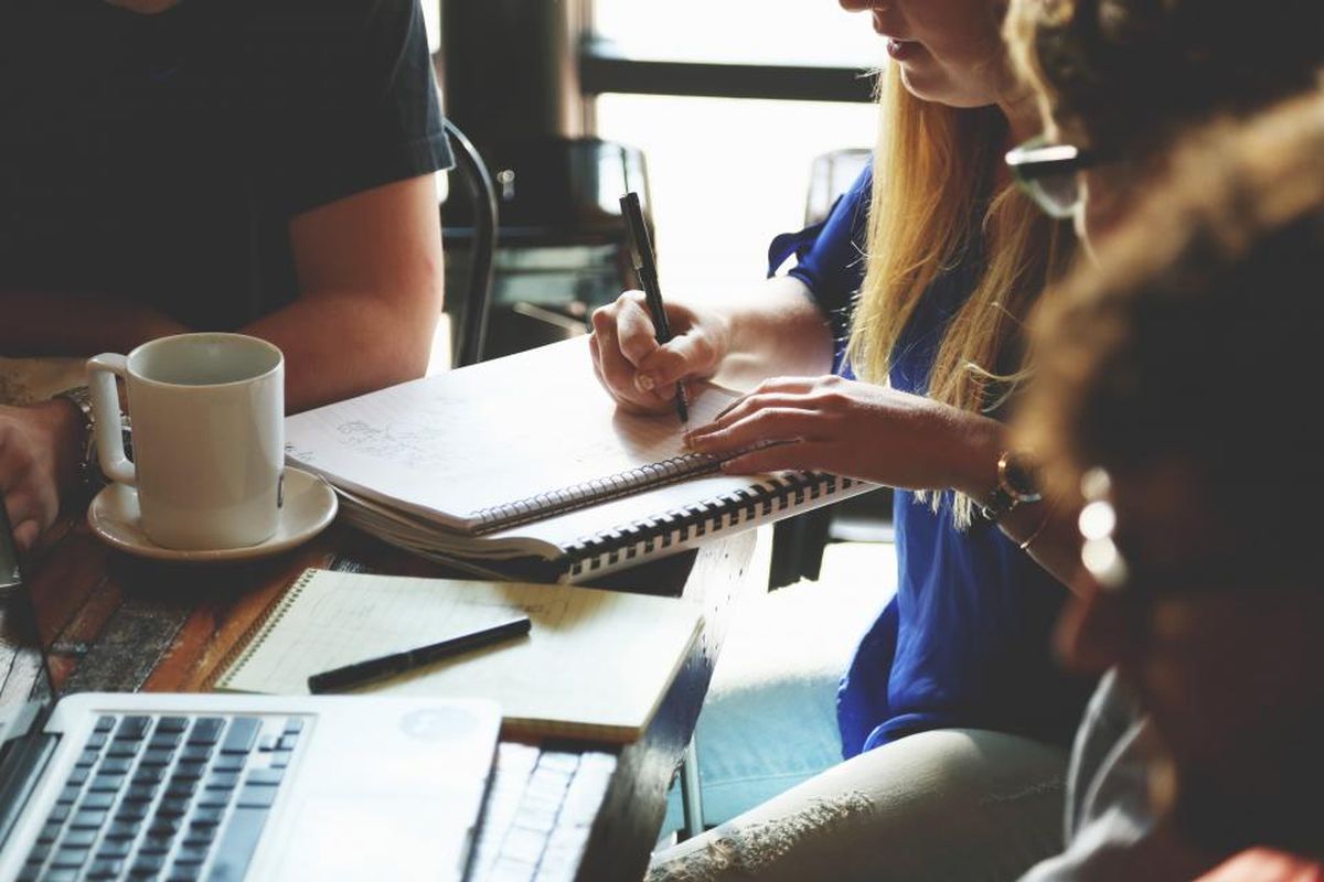 Pronomes em inglês: guia completo (com tabela)