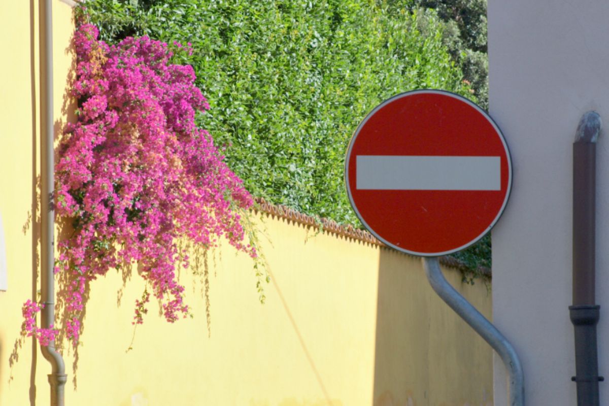 Placas e avisos em inglês que você vê no exterior